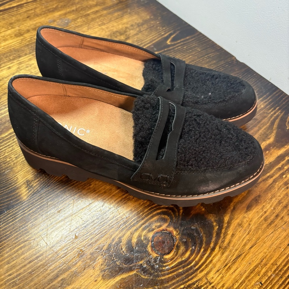 Vionic Black Cheryl Faux Fur Loafers Size 7
